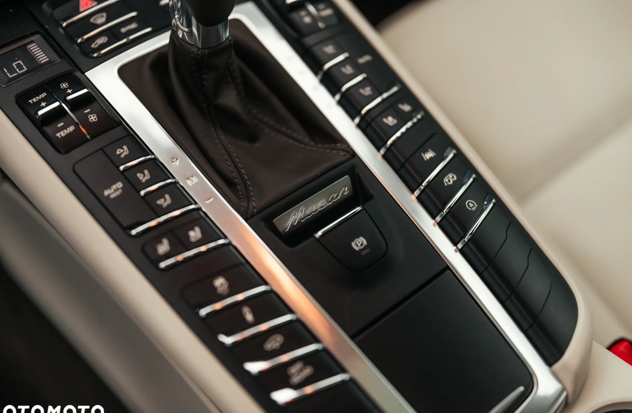 Porsche Macan cena 349900 przebieg: 46200, rok produkcji 2019 z Dąbie małe 562